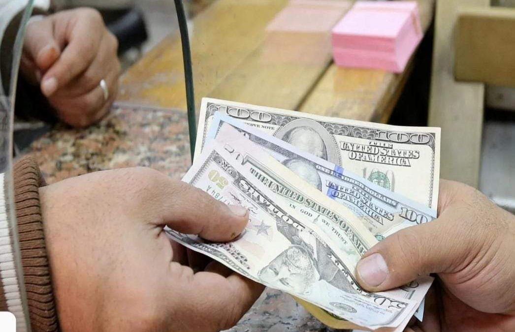 عابرة وتزول قريباً”.. متى تنتهي أزمة الدولار في مصر؟ وكيف؟