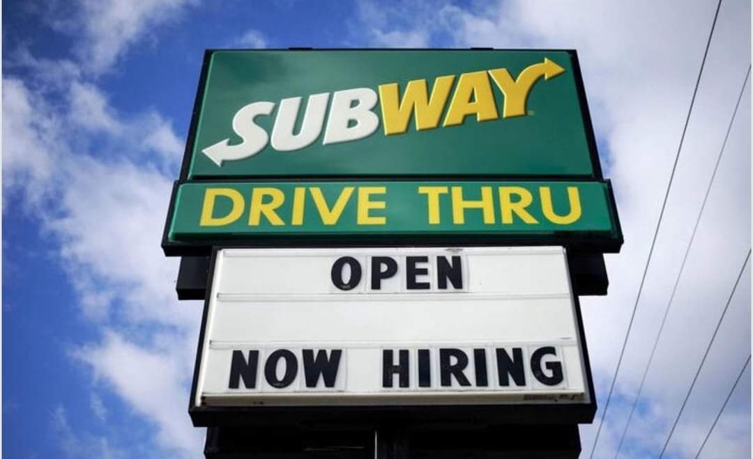 عن طريق الخطأ .. امرأة تدفع إكرامية 7000 دولار في مطعم Subway بأمريكا