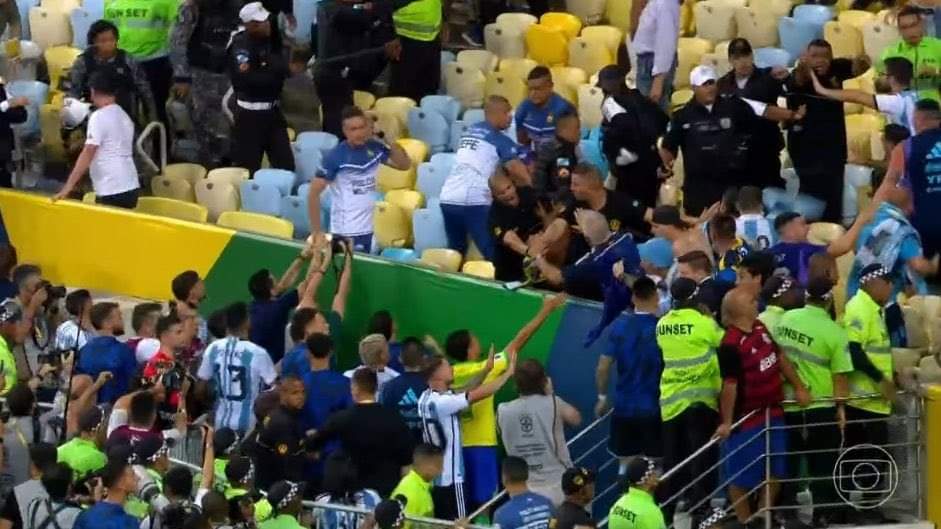 نجم ريال مدريد يتعرض لحملات عنصرية بعد وصفه ميسي بـ”الجبان”