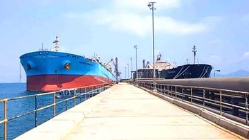 بدعم إماراتي :شحنة وقود طارئة لكهرباء عدن..