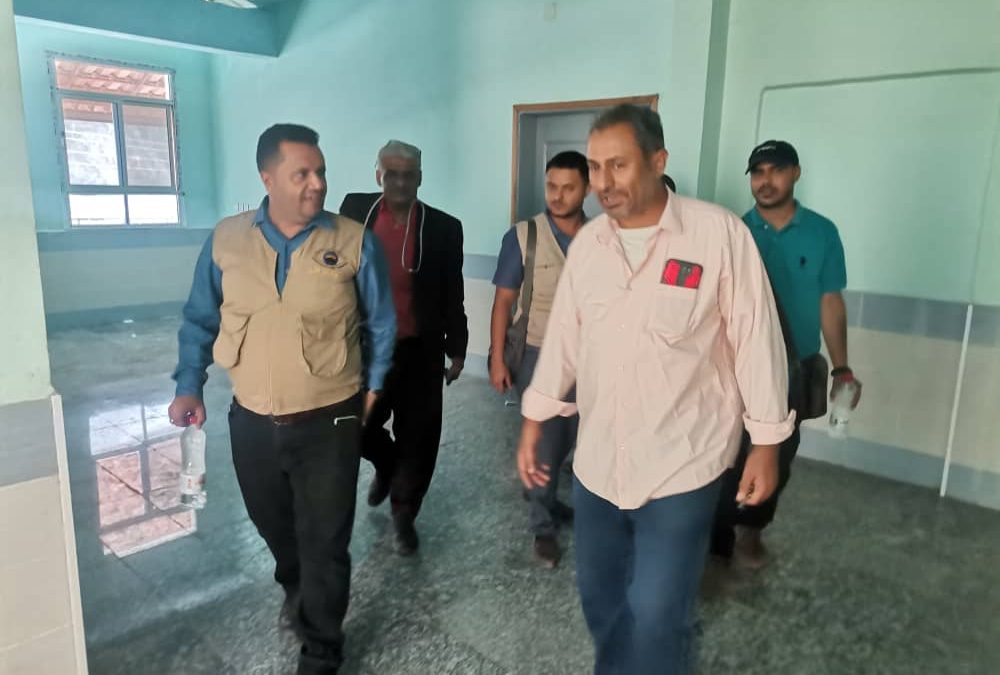 *مدير مستشفى يهر يلتقي بممثلي مؤسسة البصر الخيرية العالمية.*