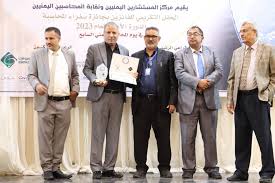‘كاك بنك “يتسلم درع سفير المحاسبة البنكية الممنوح من مركز المستشارين ونقابة المحاسبين اليمنيين