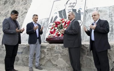 الأمين العام يضع إكليلاً من الزهور بموقع استشهاد اللواء جعفر محمد سعد محافظ عدن الأسبق في ذكرى استشهاده الثامنة