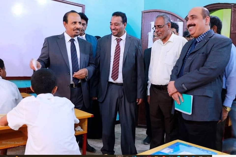 الوزير العكبري والمحافظ بن ماضي يدشنان امتحانات الفصل الدراسي الأول للعام 2023/2024