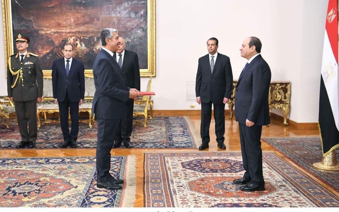 سفير اليمن في القاهرة خالد بحاح يقدم أوراق إعتماده سفيرا فوق العادة ومفوضا لدى مصر الى لرئيس المصري عبدالفتاح السيسي