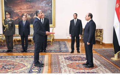 سفير اليمن في القاهرة خالد بحاح يقدم أوراق إعتماده سفيرا فوق العادة ومفوضا لدى مصر الى لرئيس المصري عبدالفتاح السيسي