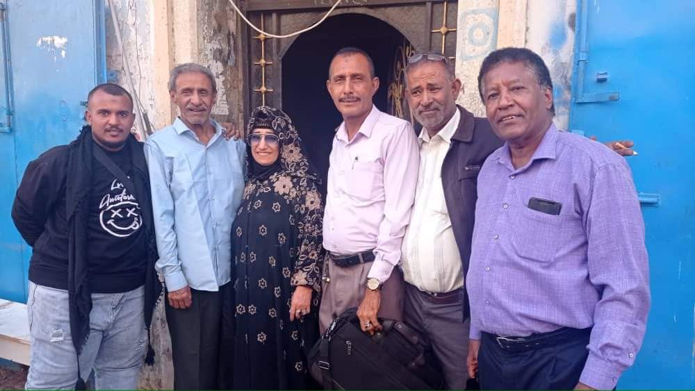 الفنانة امل كعدل تطمئن على صحة الفنان الكبير هاشم السيد “