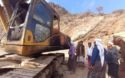 مدير عام مديرية خنفر’اليوسفي ” وفريق البحث الجنائي يقومون بنزول ميداني لموقع البوكلين الذي تم الإعتداء عليه