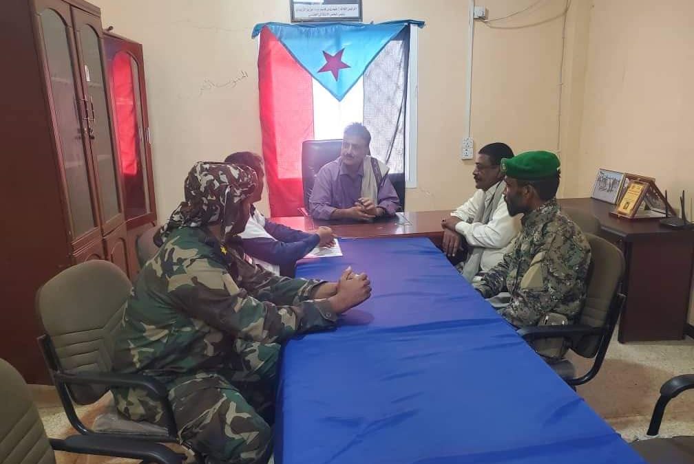 بتوجيهات محافظ أبين..نائب المنسق العام للمنظمات المحلية والدولية أبين يلتقي اللواء الركن فضل باعش