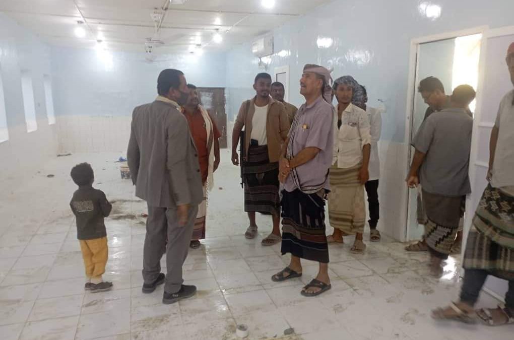 مدير عام أحور يفقد سير العمل بقسم الطوارئ العام في مستشفى المديرية