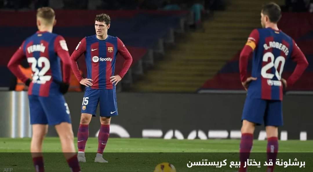 برشلونة يفكر في استعادة لاعبه المغربي وبيع أحد مدافعيه