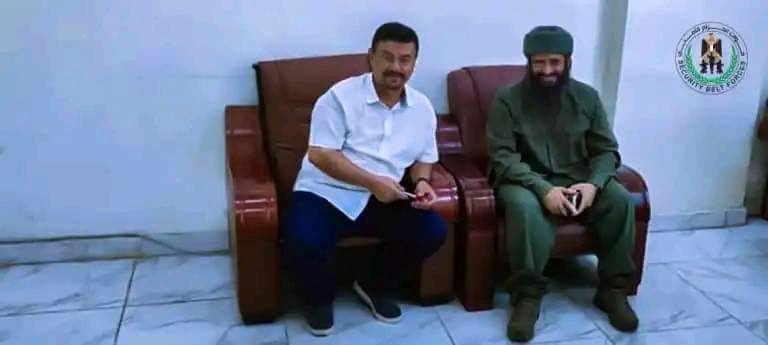 العميد الوالي يلتقي مدير مجمع الاصدار الآلي في الهجرة والجوازات بالعاصمة عدن ويُثني على جهود تسهيل معاملات المواطنين