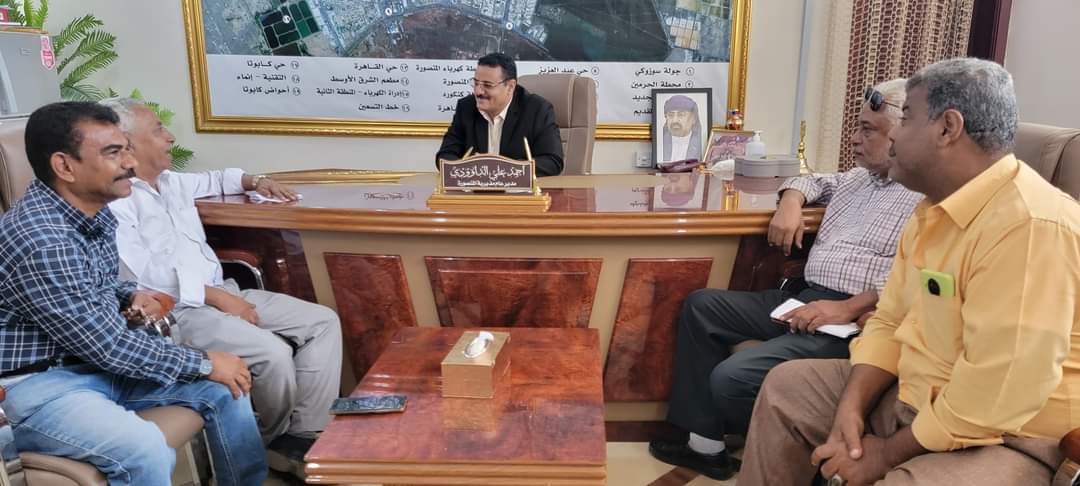 مدير عام المنصورة يناقش التحضيرات لتدشين برنامج الجمع المباشر القمامة في عدد من الأحياء السكنية بمنطقة القاهرة