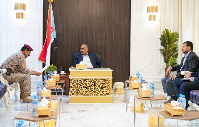 ‏الرئيس القائد عيدروس الزُبيدي يطّلع على سير العمل بهيئة الأركان العامة