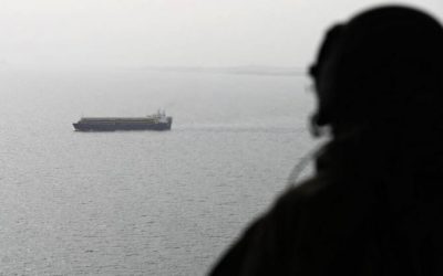 بريطانيا: طاقم السفينة التي تعرضت للهجوم في مضيق باب المندب لم يصب بأذى