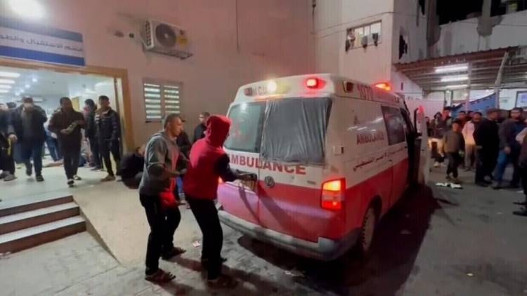 الصحة بغزة: القوات الإسرائيلية أطلقت الكلاب بساحة مستشفى كمال عدوان وجردت النازحين من ملابسهم