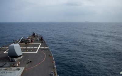 الجيش الأميركي يتحدث عن “هجوم معقد” للحوثيين في البحر الأحمر