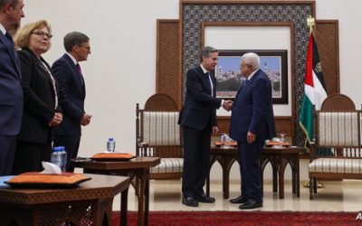 بلينكن: عباس “ملتزم” بإصلاح السلطة الفلسطينية