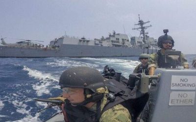 الحوثيون يعاودون  الهجوم الصاروخي على السفن الامريكية في البحر الأحمر تفاصيل