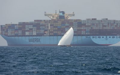 أمبري: سفينة حاويات تُبلغ عن ثلاثة انفجارات على مقربة منها قبالة اليمن