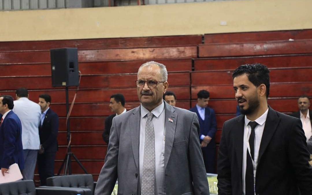 الأمين العام ونائبه يصلان إلى قاعة الاجتماع التأسيسي لمجلس العموم بمعية رؤساء دوائر الأمانة العامة