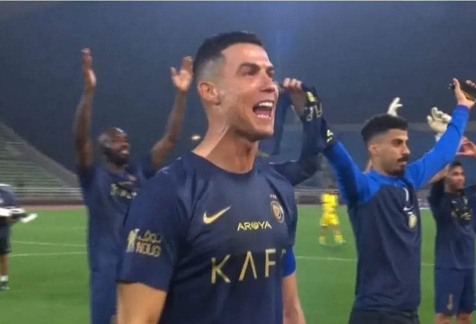 بعد رباعية في مرمى التعاون.. رونالدو يحتفل مع جماهير النصر ويصرخ: “يلا”