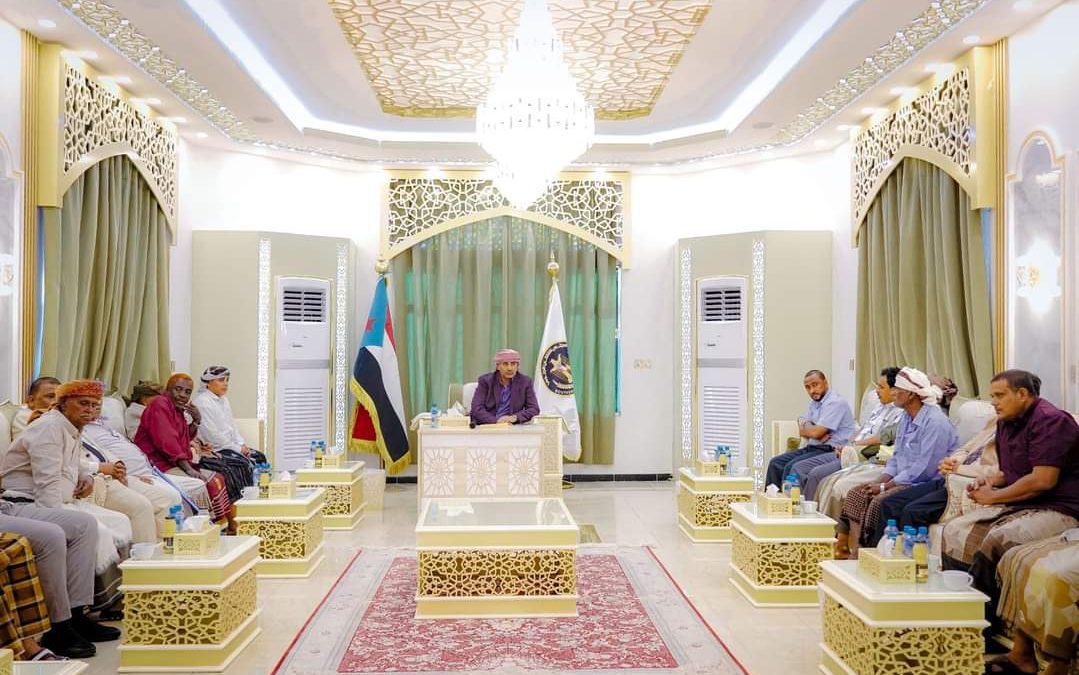 الرئيس الزُبيدي يُثني على المشاركة الفاعلة لأبناء سقطرى في الاجتماع التأسيسي لمجلس العموم