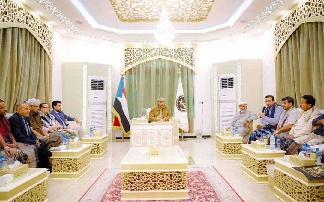 الرئيس الزُبيدي يستقبل ممثلي شبوة في الجمعية الوطنية ومجلس المستشارين