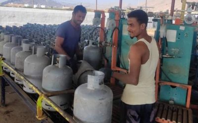 مدير عام مديرية خنفر “اليوسفي” يقدم  شهادة شكر وتقدير لمالك محطة جعار للغاز المنزلي