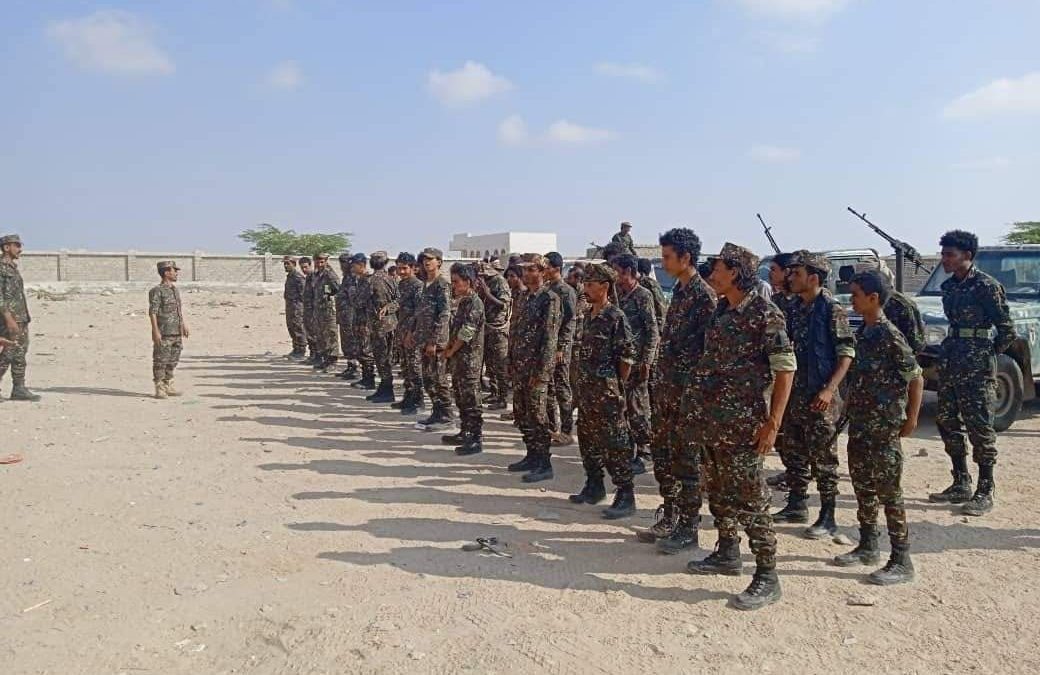 القوات الخاصة بمديرية احور تدشّن العام التدريبي الجديد بعرض عسكري