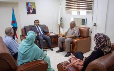 السقاف يشدد على أهمية تنسيق العمل بين اللجان المجتمعية والقيادة المحلية للمجلس بالعاصمة عدن