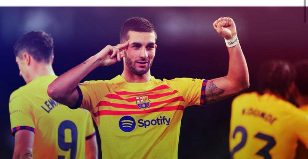 برشلونة الاسباني يفوز على مضيفه ريال بيتيس بأربعة أهداف لهدفين