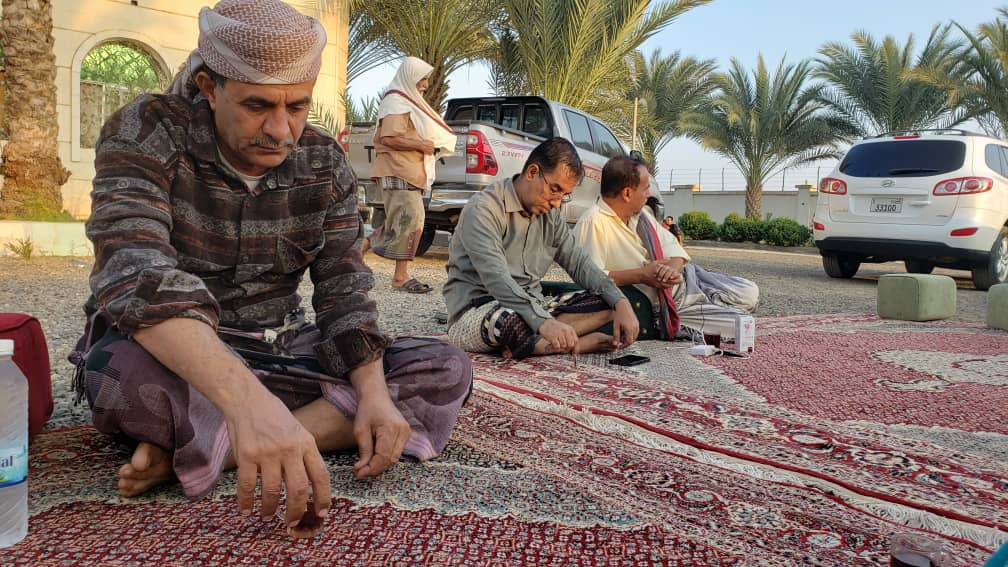 نائب رئيس انتقالي أبين يؤدي واجب العزاء لأسرة صالح الحشاش