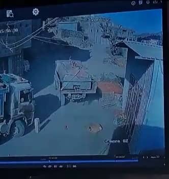 نجاة طفل تعرض لحادث دهس بسيارة (فيات) بالخطأ في سوق الرباط بيافع رصد.