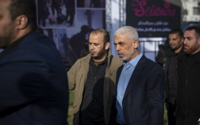 تقارير: إسرائيل تعرف مكان اختباء السنوار.. لكن لا يمكنها استهدافه