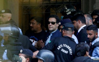 “بسبب هدايا”.. الحكم على عمران خان وزوجته بالسجن 14 عاما