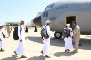 القوة 808 تتولى تفويج معتمري سقطرى للأراضي المقدسة