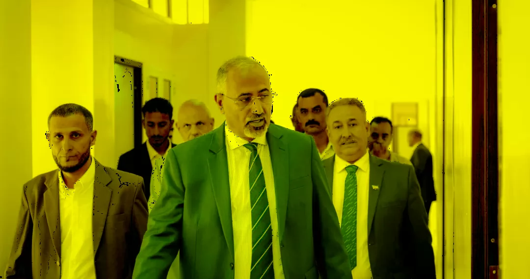 الرئيس عيدروس يزور الجمعية الوطنية