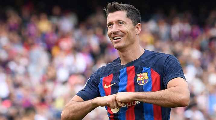 ليفاندوفسكي يطالب جماهير برشلونة بالدعم