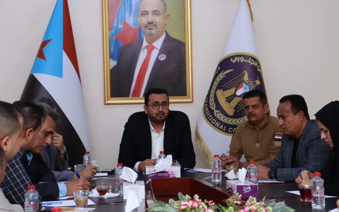العولقي يناقش تطورات الأوضاع مع مراسلي الوكالات والقنوات العربية والأجنبية