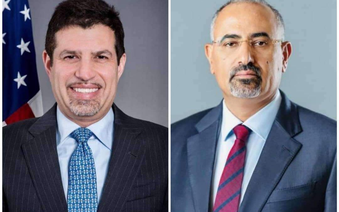 الرئيس الزُبيدي يناقش مع السفير الأمريكي مستجدات الأوضاع المحلية والإقليمية