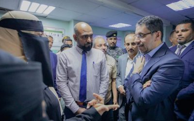 رئيس الوزراء يزور هيئة مستشفى الجمهورية بعدن ويطلع على أوضاع المرضى وحالة المستشفى