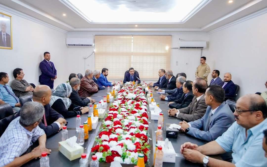 رئيس الوزراء يعقد اجتماعاً مع قيادة وكوادر الجهاز المركزي للرقابة والمحاسبة ويؤكد على أولوية مكافحة الفساد