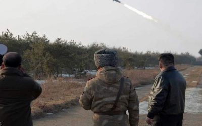 زعيم كوريا الشمالية يشرف على اختبار صاروخ جديد