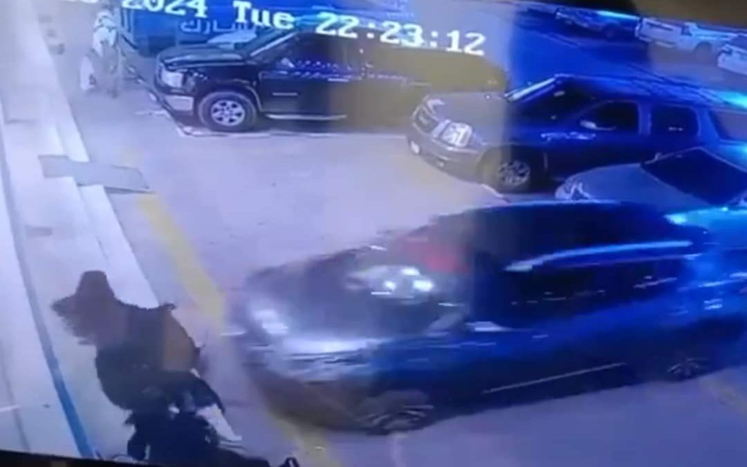 امرأة سعودية تفقد السيطرة على سيارتها وتدهس عدة نساء أثناء وقوفهن في الشارع
