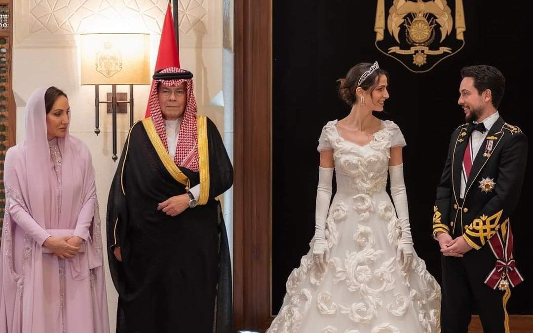 ولي العهد الأردني الأمير الحسين بن عبدالله ينعي والد زوجته الأميرة رجوة آل سيف بعد وفاته
