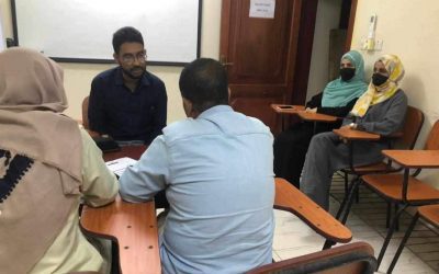 . مؤسسة الطلاب المتفوقين بعدن بالتنسيق مع إحدى الشركات تجري المقابلات الأولية لاختيار ممن تنطبق عليهم شروط شغل الوظائف