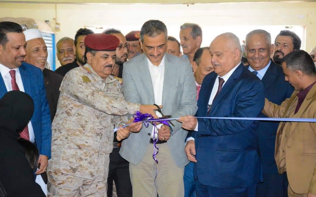 بحضور وزير الدفاع المؤسسة الاقتصادية اليمنية تدشن المعرض الرمضاني في عدن