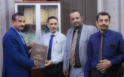 محافظ شبوة الشيخ عوض بن الوزير يوقع على وثيقة السلم المجتمعي في شبوة.