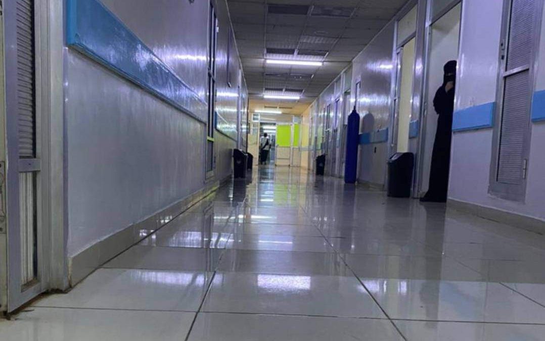 إدارة مستشفى الصداقة تنفذ حملة نظافة لعدد من الأقسام وساحة المستشفى